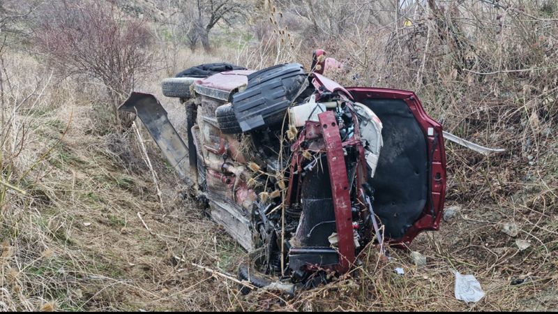 Çorum'da kontrolden çıkan otomobil dere yatağına uçtu: 4 yaralı