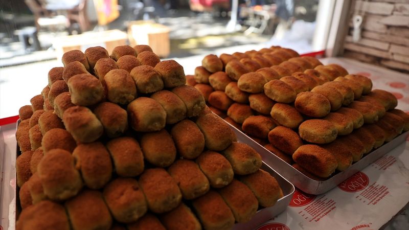 Mersin'de Ramazan sofralarının tescilli lezzeti kerebiç mesaisi başladı