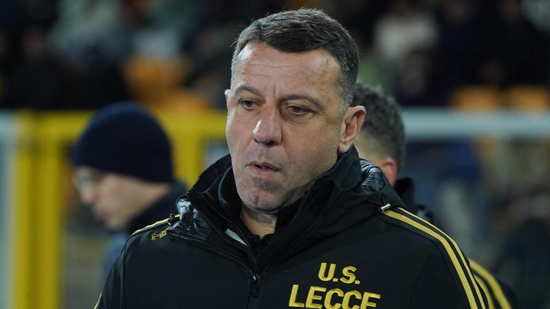Thomas Henry'e kafa atan Roberto D'Aversa, Lecce'den kovuldu