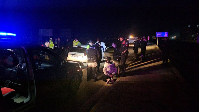 Çorum'da polisten kaçan ehliyetsiz sürücüye 45 bin lira ceza kesildi