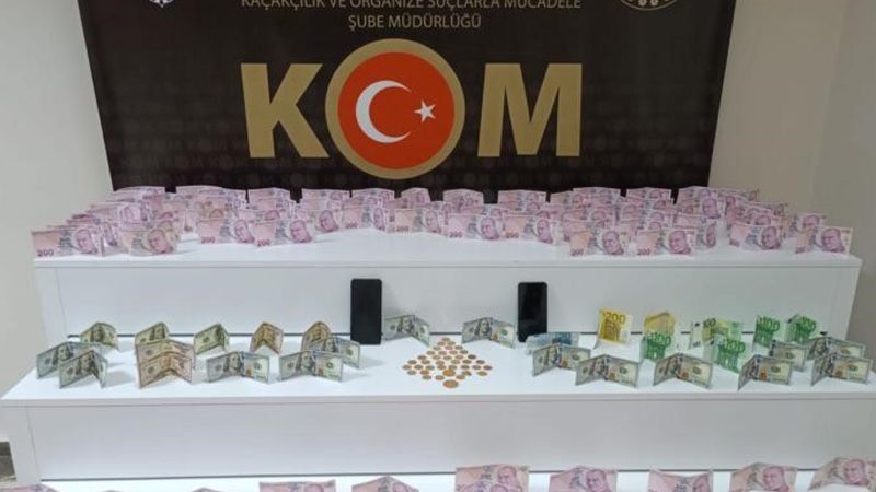 Elazığ'da kendilerini polis olarak tanıtıp vatandaşı 750 bin lira dolandırdılar
