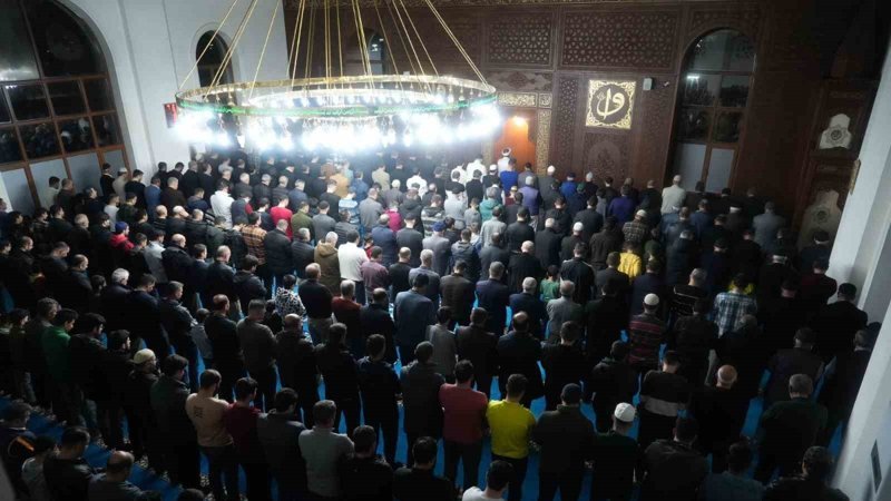 2024 İmsakiyesi: 13 Mart Çarşamba teravih vakitleri! Diyanet yatsı namazı saatleri...