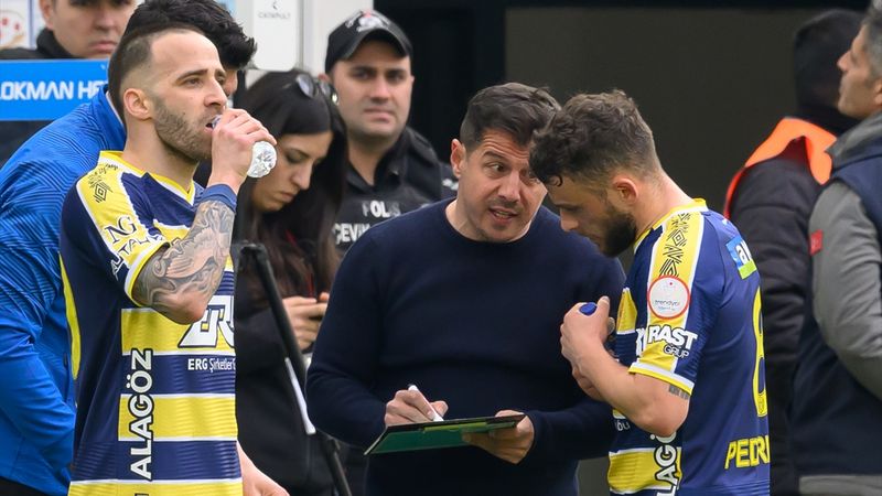Ankaragücü, Başakşehir'i iki golle geçti
