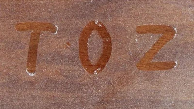 Ev hanımları bayılacak: Suyun içine damlatıp çalkalayın! Bu karışım günlerce toz aldırmıyor...