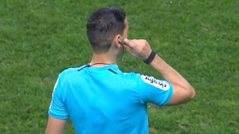 Sporting - Boavista maçında hakem penaltı kararını tüm stadyuma duyurdu