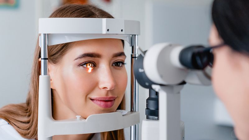 Gözlerinize dikkat! Meğer onu yapmak parkinson habercisiymiş...