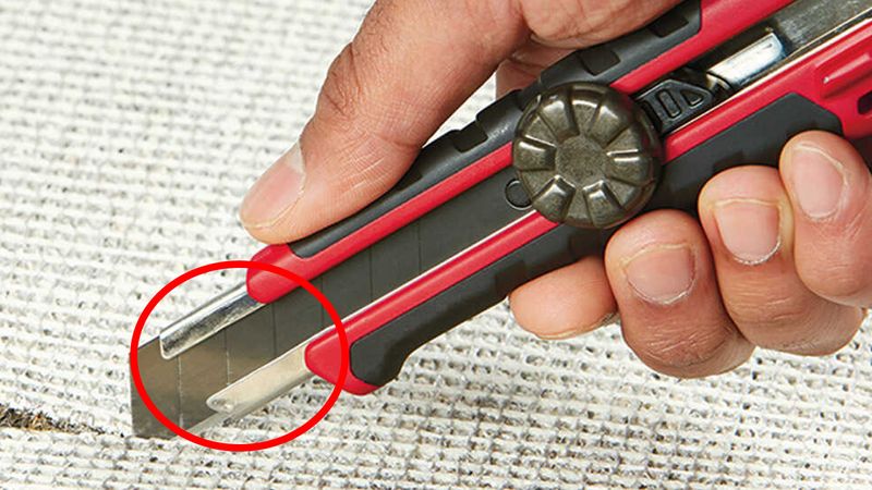 Maket bıçağındaki bu çizgiler bakın ne işe yarıyor