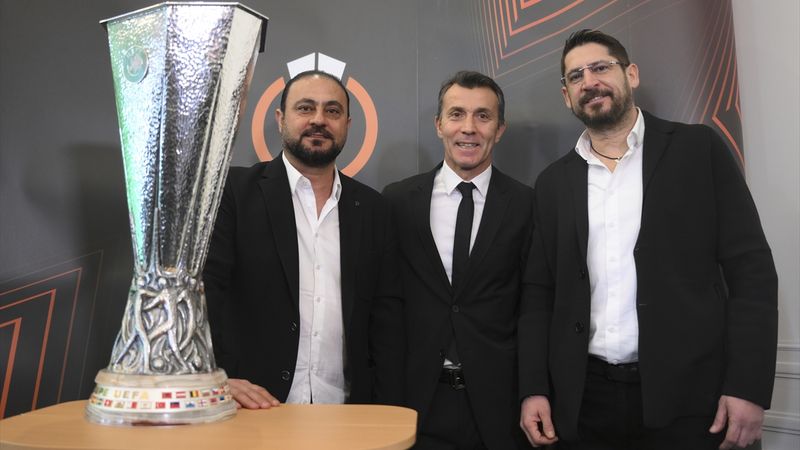 Galatasaraylı eski futbolcular, 24 yıl sonra UEFA kupasıyla buluştu