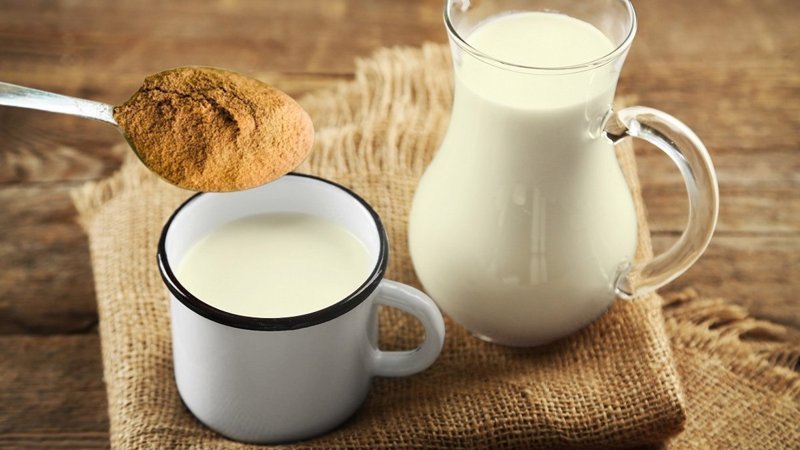 Süte ondan 1 tatlı kaşığı ekleyip gece yatmadan için, uyurken mucizevi etkilerinden yararlanın…