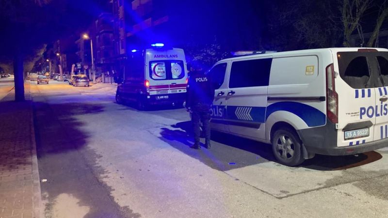 Burdur'da alkollü motosiklet sürücüsü kaldırıma çıkıp direğe çarptı