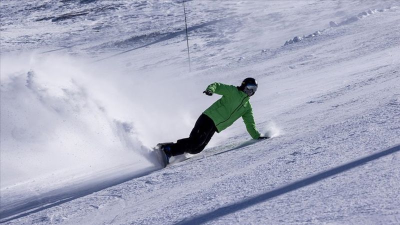 Kayak merkezlerinde en fazla kar kalınlığı yine Hakkari'de