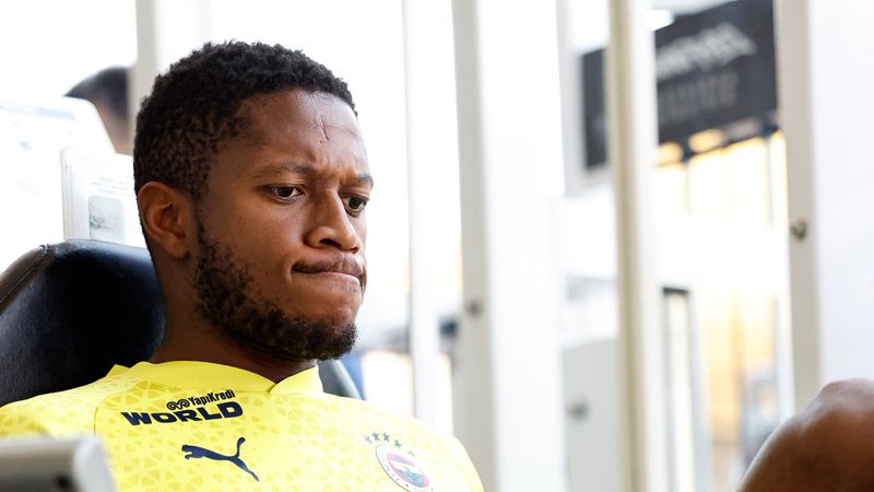 Fenerbahçe günün ilk idmanını gerçekleştirdi