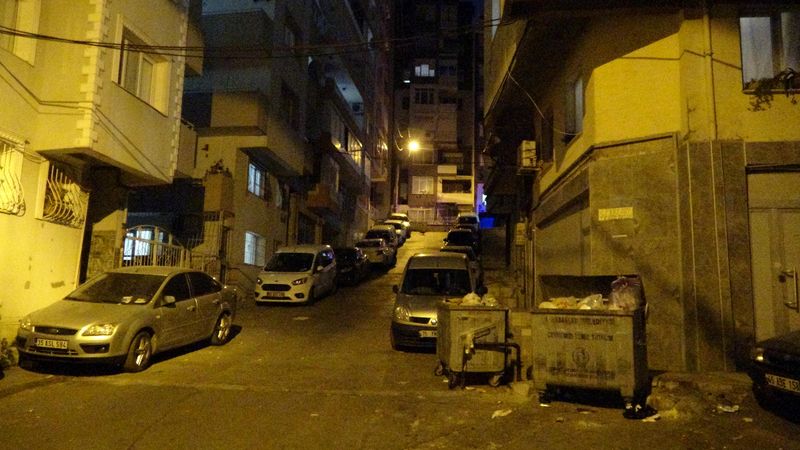 İzmir'de market sahibi hırsızları takip etti: Yakalayınca ateş açtı