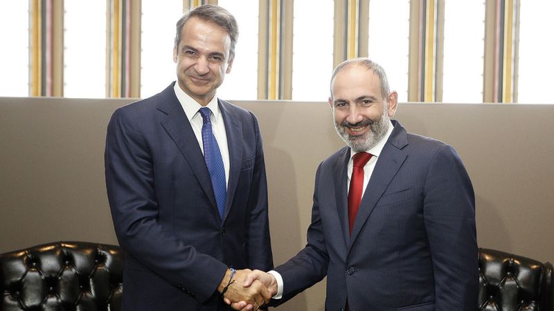 Paşinyan'dan Miçotakis'e: Ermenistan davetimi tekrarlıyorum