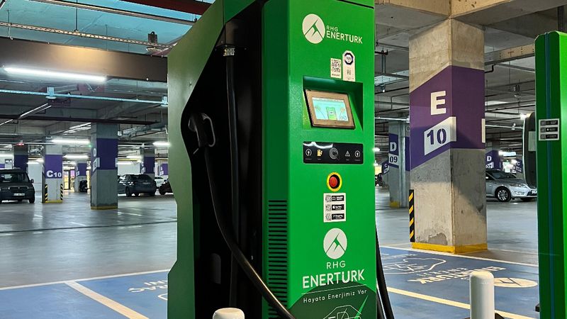 Türkiye’de ve Elektrikli Araç Şarj İstasyonu Sektöründe Bir İlk!