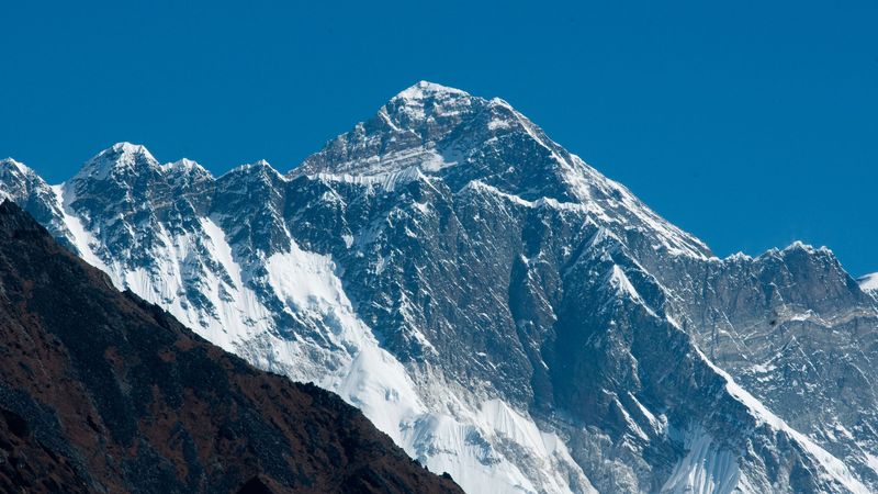 Everest dağcılarına güvenlik önlemi: GPS zorunlu olacak