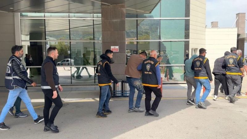 Manisa'da sahte avukatlar 500 bin TL dolandırdı: 5 şüpheli yakalandı