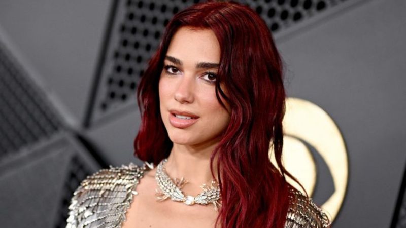 Dua Lipa suya daldı, deniz kızı gibi yüzdü! 3.2 milyon beğenildi...