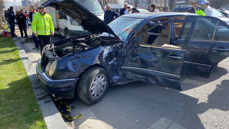 Kayseri'de otomobil ile motosiklet çarpıştı: 1 ölü, 3 yaralı