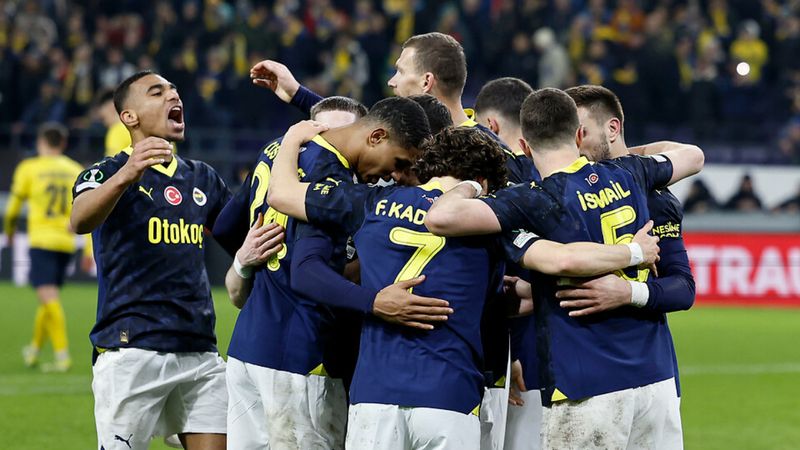 Fenerbahçe'de futbolcular ligden çekilmeyi istemiyor