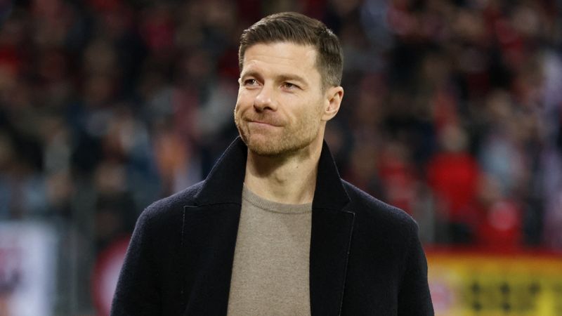 Xabi Alonso, Bayer Leverkusen'de kalıyor