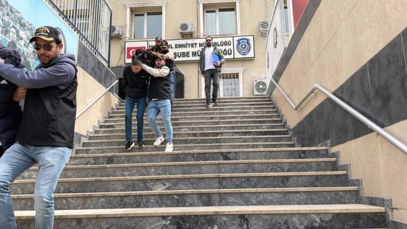 Fatih'te İSPARK otoparkında silahla bacağından vurdular: 110 bin dolarını çaldılar