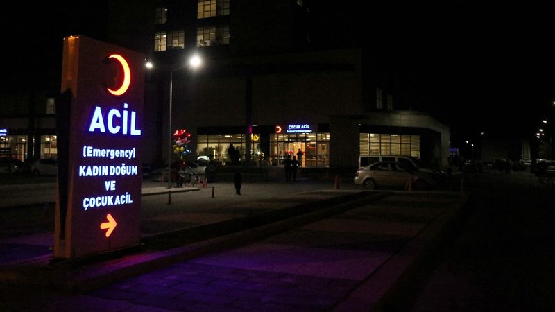 Sakarya'da balkondan düşen 3 yaşındaki çocuk can verdi