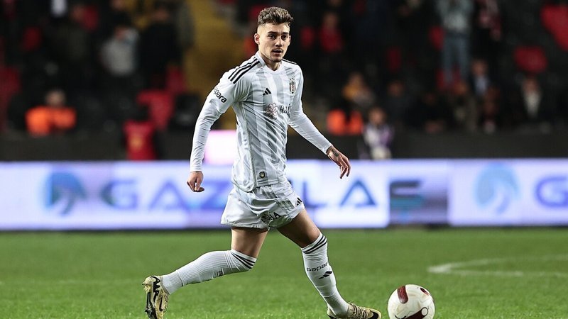 Ernest Muçi'nin talebi: Beni sadece o mevkide oynatın