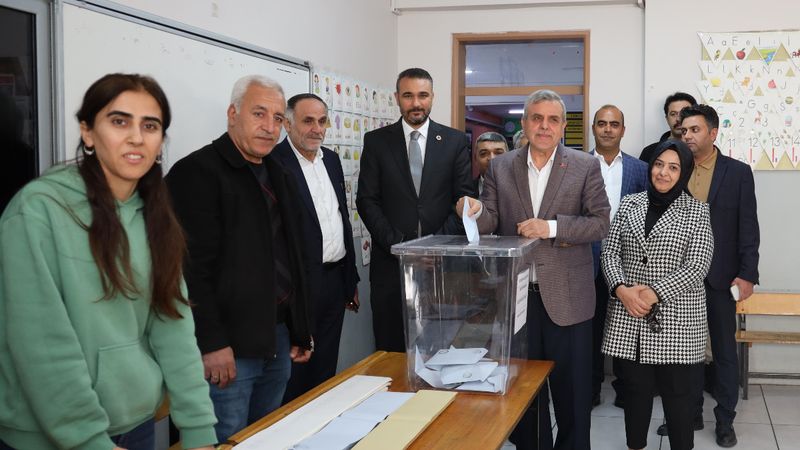 Şanlıurfa ve Malatya'da ilk oylar kullanıldı
