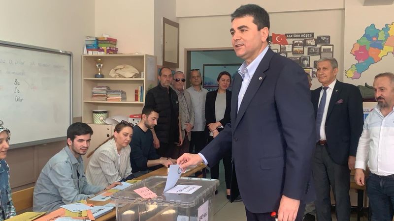 DP Genel Başkanı Uysal, Afyonkarahisar'da sandığa gitti