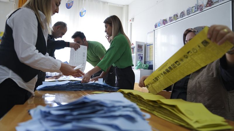 İzmir’de sandıktan 94 bin 435 geçersiz oy çıktı