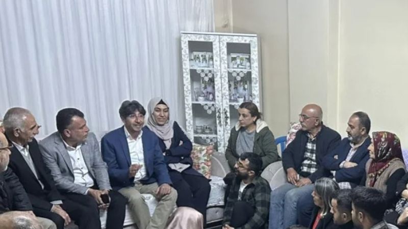 Mersin Akdeniz'i İstiklal Marşı okumayı reddeden aday kazandı