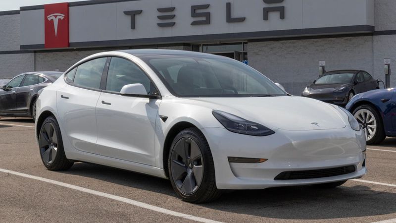 Çinli markaların etkisi: Tesla hisseleri son 3 ayda çakıldı