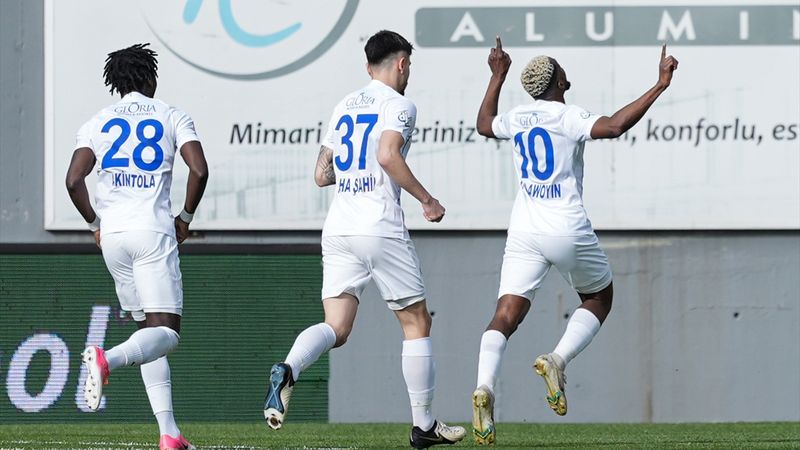 Rizespor, İstanbulspor'u farklı geçti