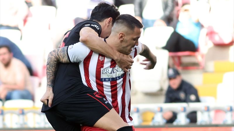 Sivasspor, Fatih Karagümrük'ü tek golle geçti