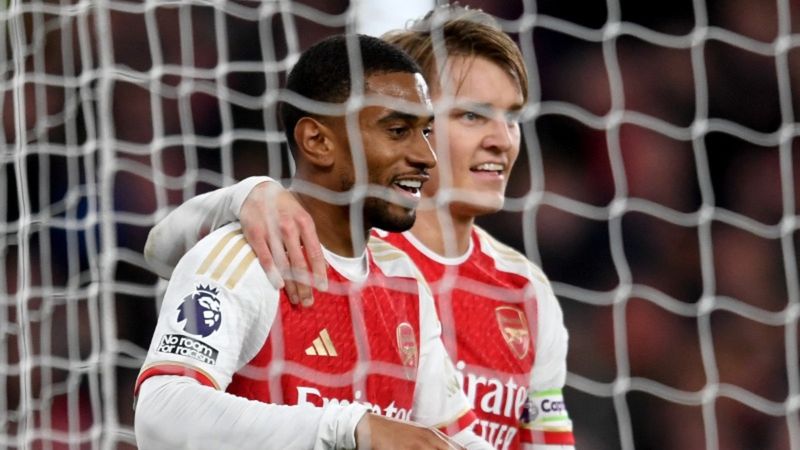 Arsenal, Luton Town'ı rahat geçti