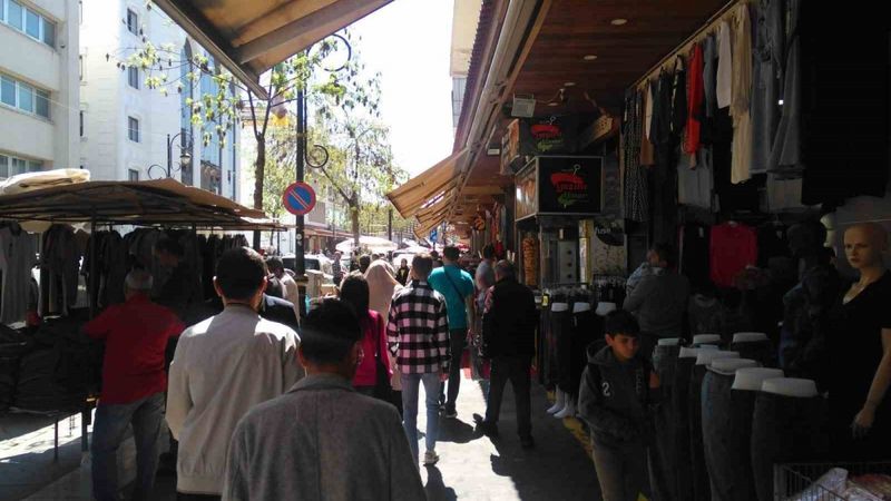 Diyarbakır’da çarşı pazarda bayram hareketliliği başladı