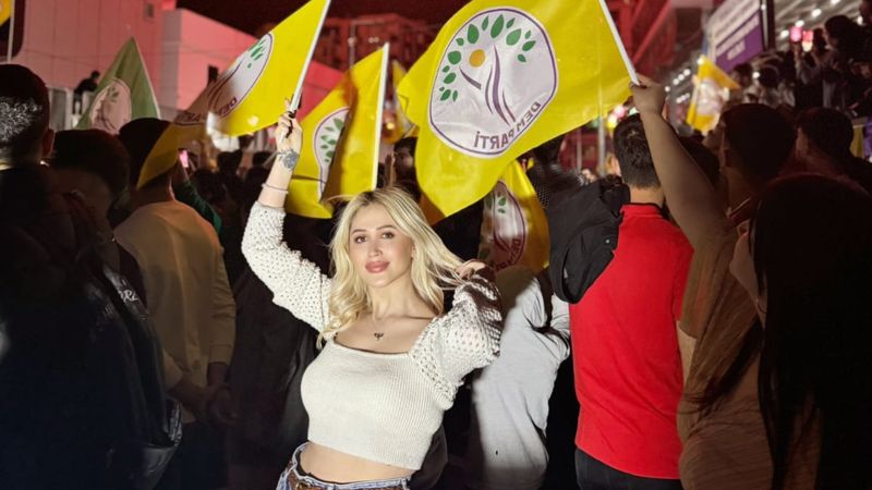Muhtar adaylığından çekilmişti: Diyarbakırlı model DEM Parti kutlamalarında