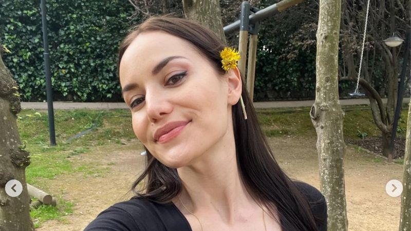Güzel oyuncu Fahriye Evcen ve Burak Özçivit'in romantik anları