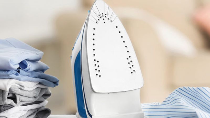 Ütünüzün kireç bağlayan buhar delikleri için o karışımı kullanın, kireç nasıl temizleniyor görün…