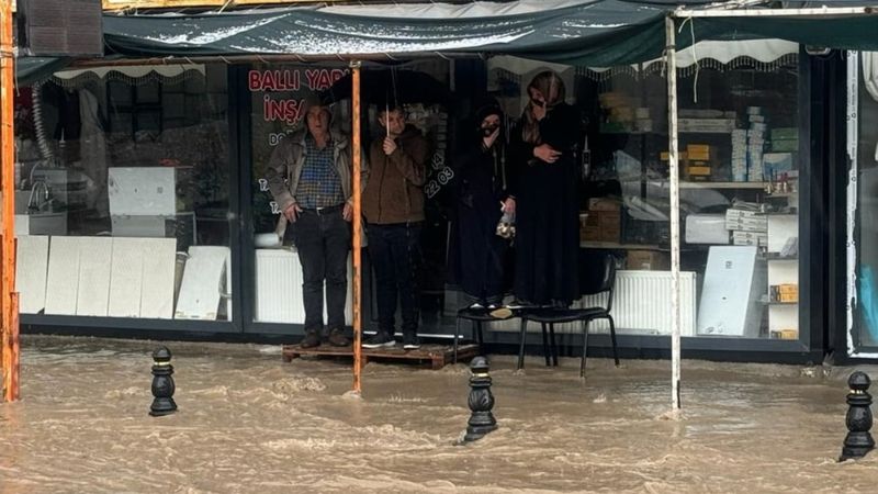 Malatya'da sağanak vatandaşlara zor anlar yaşattı