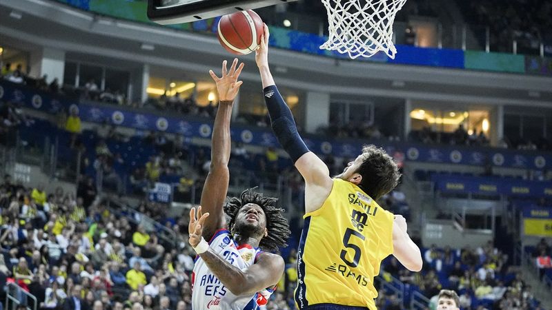 Anadolu Efes, Fenerbahçe'yi ligde devirdi
