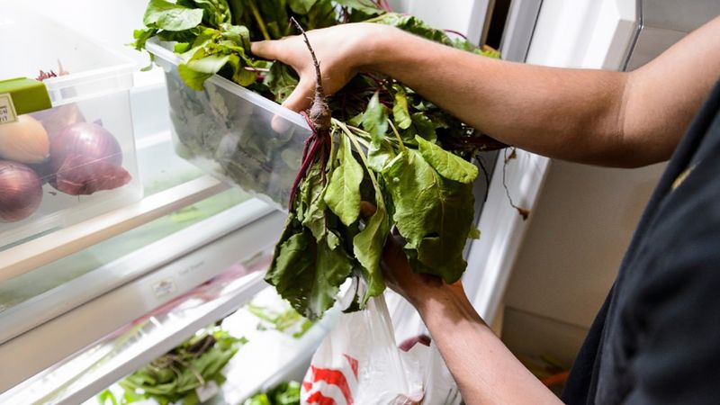 Pazarcılar üzülecek: Yeşillikleri böyle saklayın, aylarca bozulmuyor...