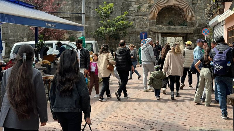 Bartın'ın ilçesi bayramda doldu taştı: Amasra'ya girişler kapatıldı
