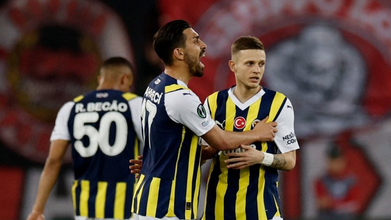 Fenerbahçe taraftarından İsmail Kartal'a rotasyon eleştirisi