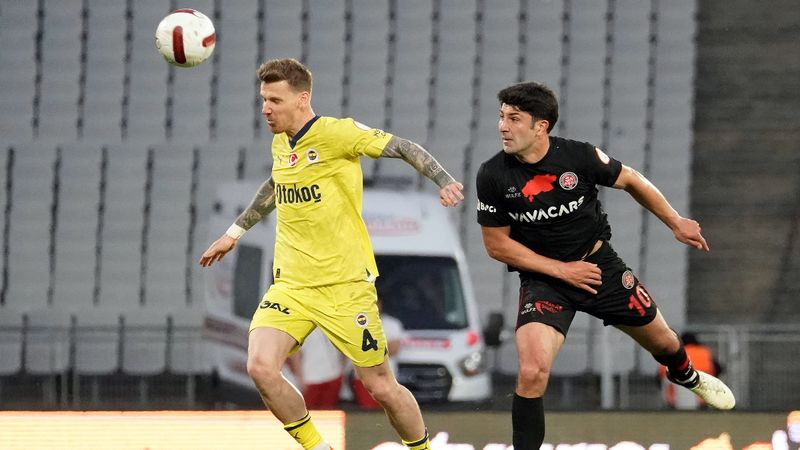 Fenerbahçe'de Serdar Aziz maça devam edemedi