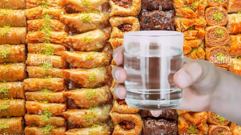 Tatlı yedikten hemen sonra su içenler dikkat, bakın içilen su nelere sebep oluyormuş…