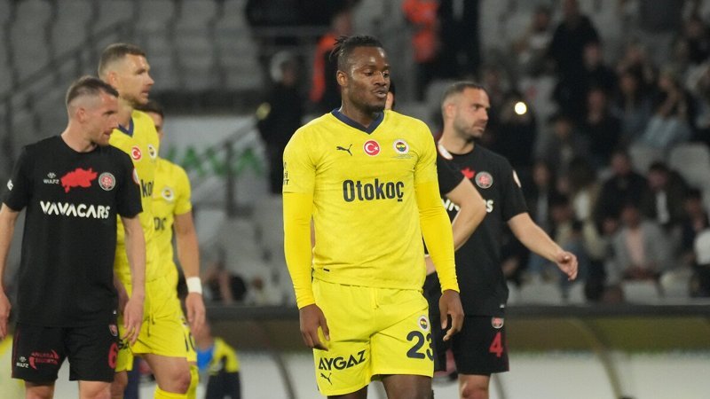 Michy Batshuayi farkını yine gösterdi