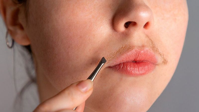 Çinlilerin tüysüzlük sırrı ortaya çıktı! Meğer o 4 malzeme ile yüzünüzdeki tüyler son buluyormuş…