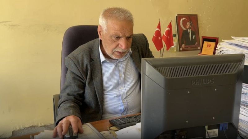 Elazığ'da 68 yaşındaki muhtar 40 yıldır koltuğunu rakiplerine kaptırmıyor